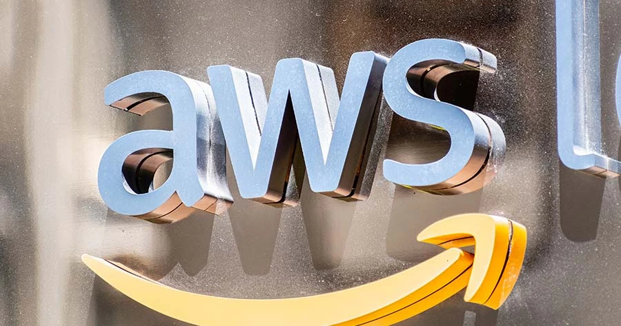 AWS outage 2025 causes global internet disruption affecting Snapchat, Amazon, and Venmo.